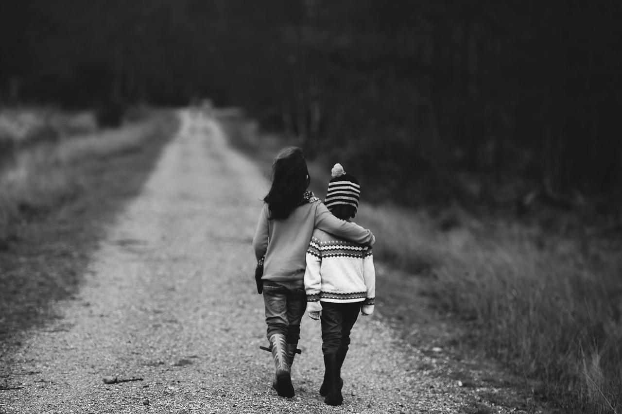 children-1149671_1280 Photo of children walking together, an image of support and encouragement.